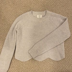 Aritzia Grey Scalloped Edge Cropped Sweater (Size: XS)